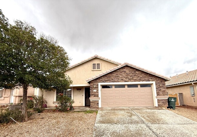 Building Photo - Beautiful 3-Bedroom Home with Solar!—Near Hualapai Mountain Rd