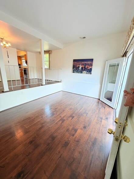 Building Photo - 4240 Embassy Dr