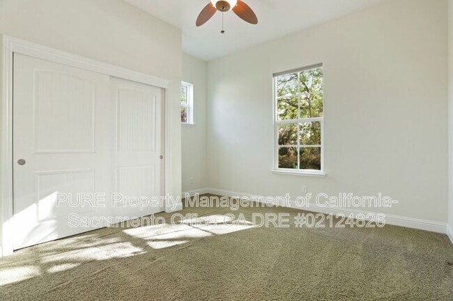 Building Photo - 1143 Bevinger Dr
