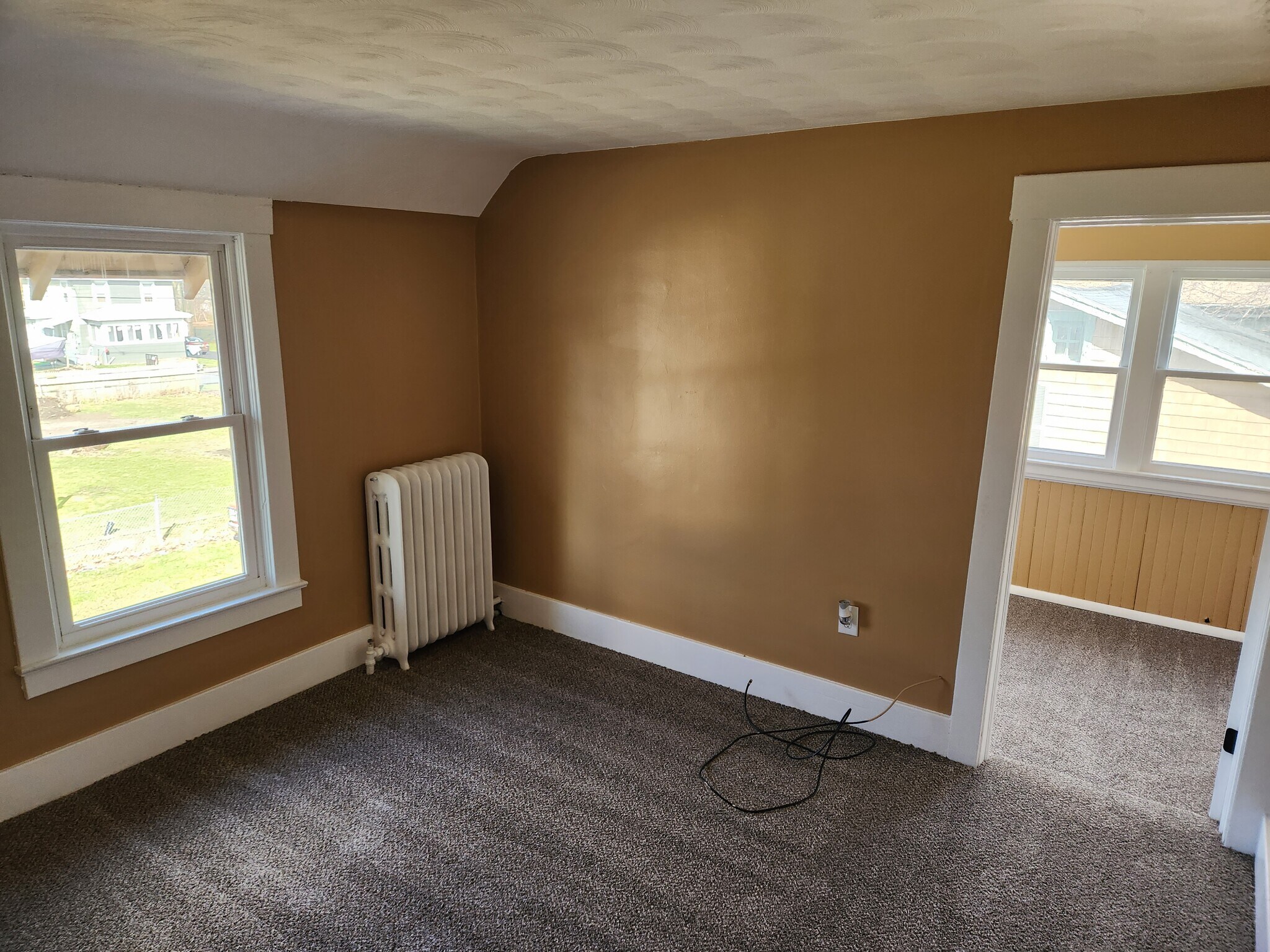 2nd bedroom - 4607 James St