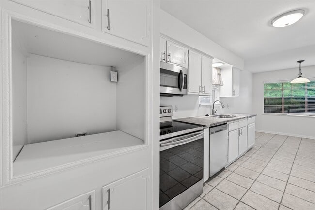 Building Photo - 12818 Westella Dr