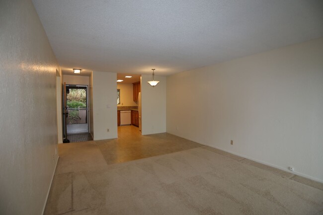 Building Photo - Lakeview - Enchanted Lake - 2 Bdrm/2 Bath/...