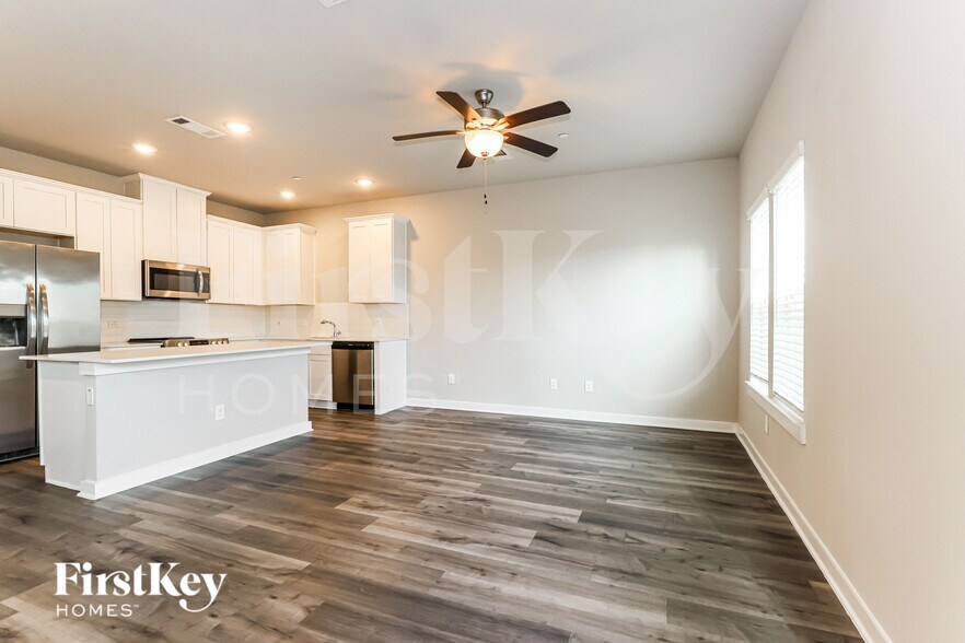 Building Photo - 357 N Centro Cir
