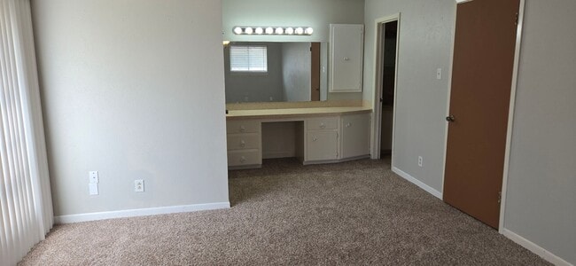 Building Photo - 2909 Cypress Dr