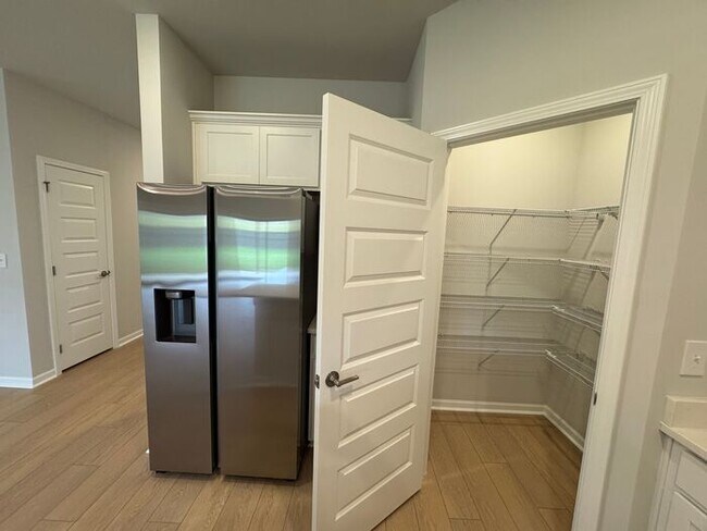 Building Photo - MOVE IN SPECIAL for Clift Farm home WITH F...