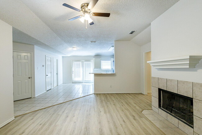 Building Photo - 10106 Englewood Ave