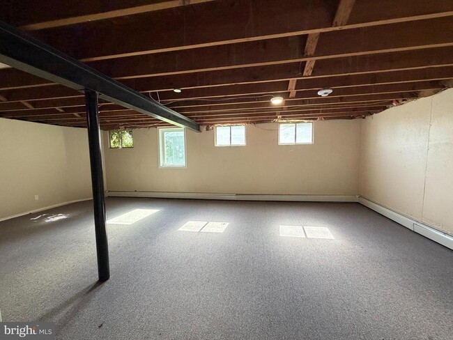 Building Photo - 319 Meetinghouse Ln