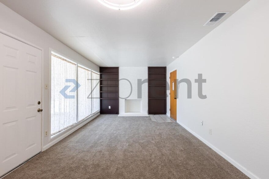 Building Photo - Unit