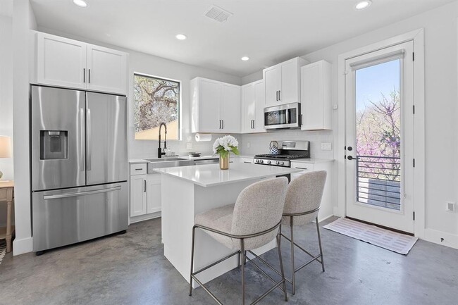 Building Photo - 1168 Ridgeway Dr
