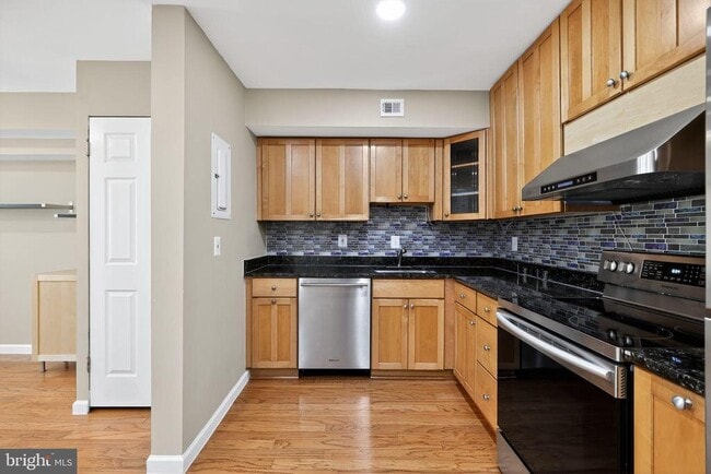 Building Photo - 680 Azalea Dr