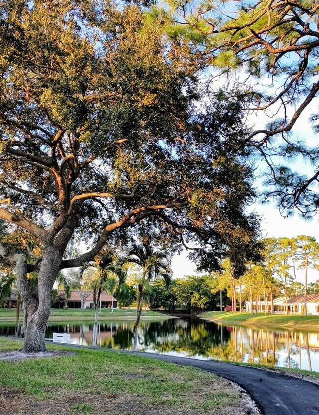 Building Photo - 442 Pine Glen Ln