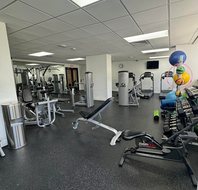 Building Photo - 5600 N Flagler Dr