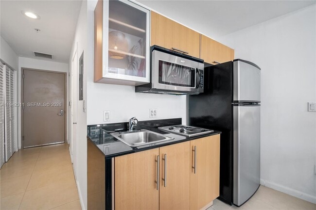 Building Photo - 1750 N Bayshore Dr