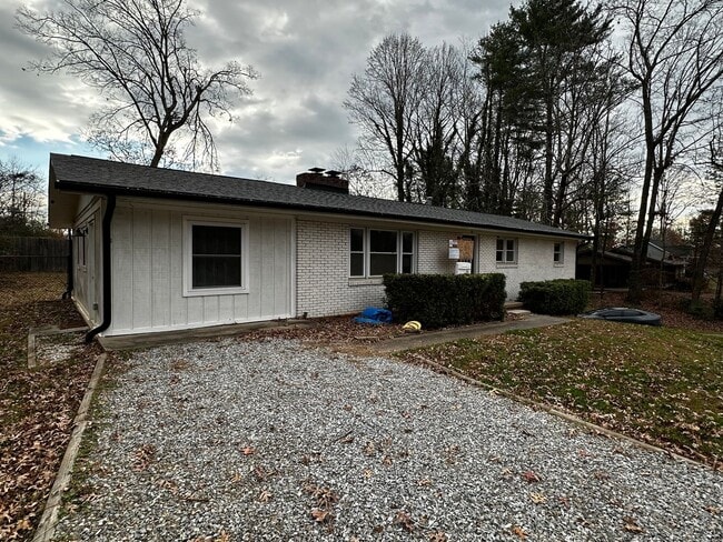 Building Photo - Fletcher Rental! Newly Renovated