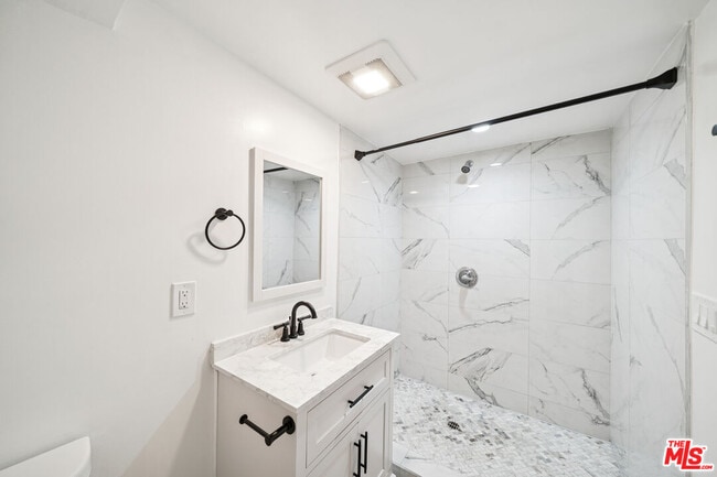 Building Photo - 1267 Vin Scully Ave