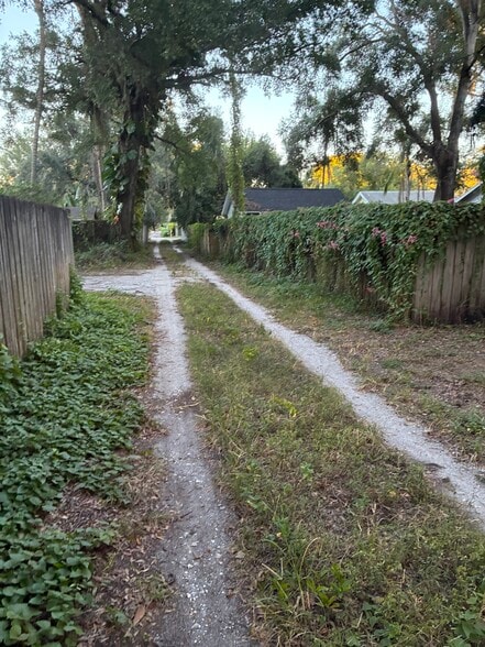 Building Photo - 1220 E Mohawk Ave