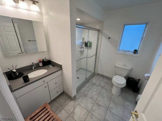 Building Photo - 497 Division Ave