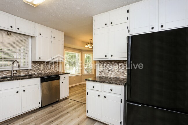 Building Photo - 3631 Pennington Dr SE