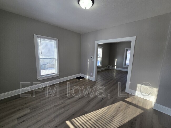 Building Photo - 827 Dawson St