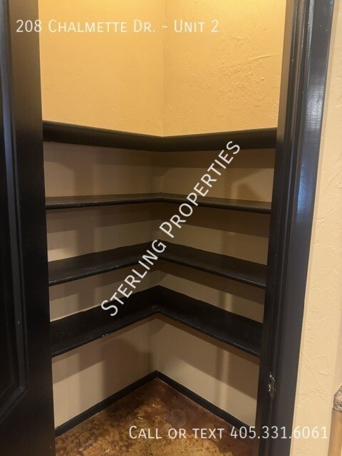 Building Photo - 208 Chalmette Dr