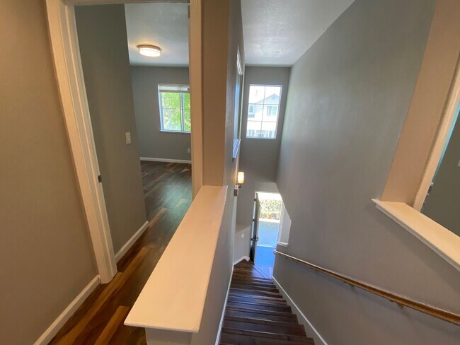 Building Photo - ALMADEN LAKE - Updated townhome with centr...