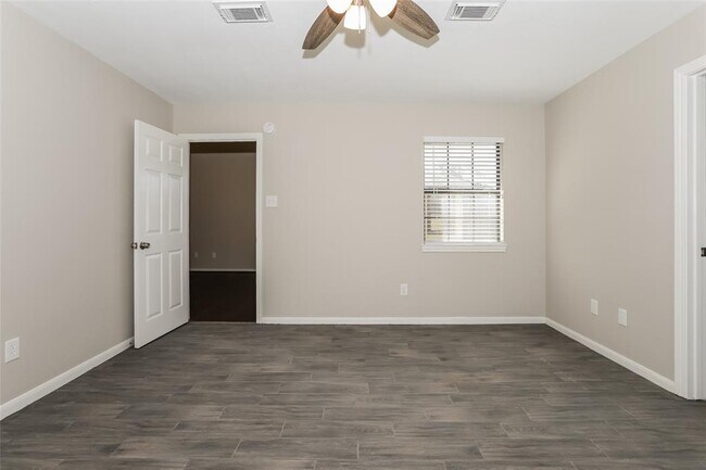 Building Photo - 28419 Champion Oaks Dr