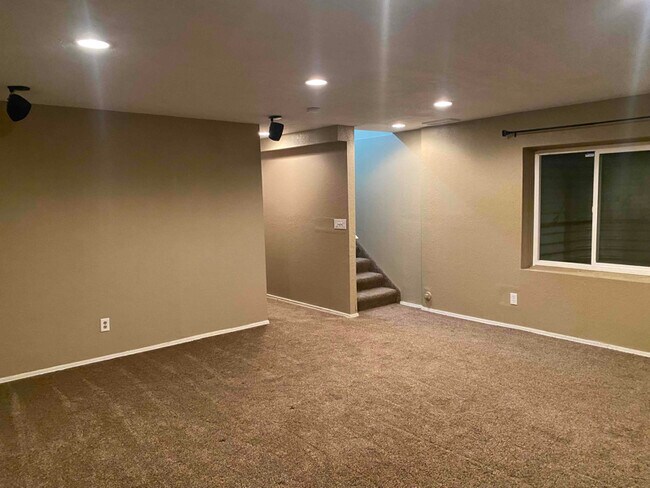 Building Photo - 10756 Deer Meadow Cir