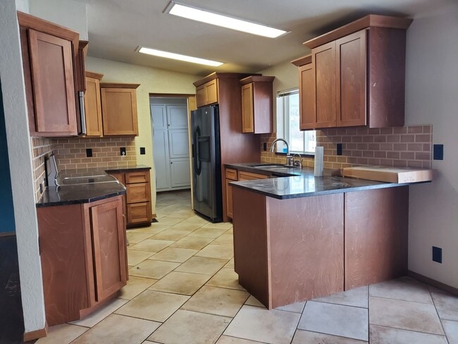 Building Photo - 3 Bedroom Home with Large Shop and Additional 2 Car Garage