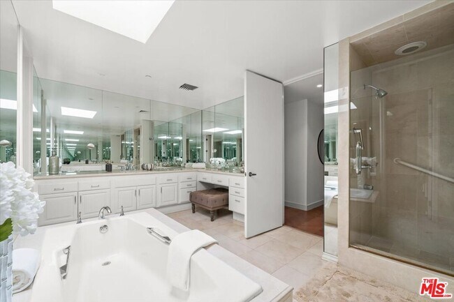 Building Photo - 300 N Swall Dr