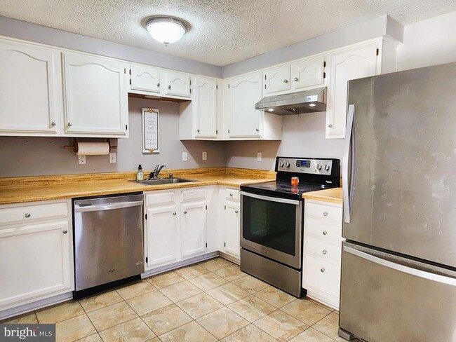 Building Photo - 557 Cascade Way