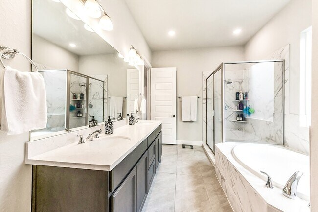 Building Photo - 28289 Emerald Bnd