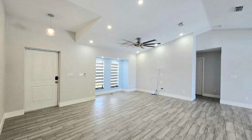 Building Photo - 4020 NW 41st Pl