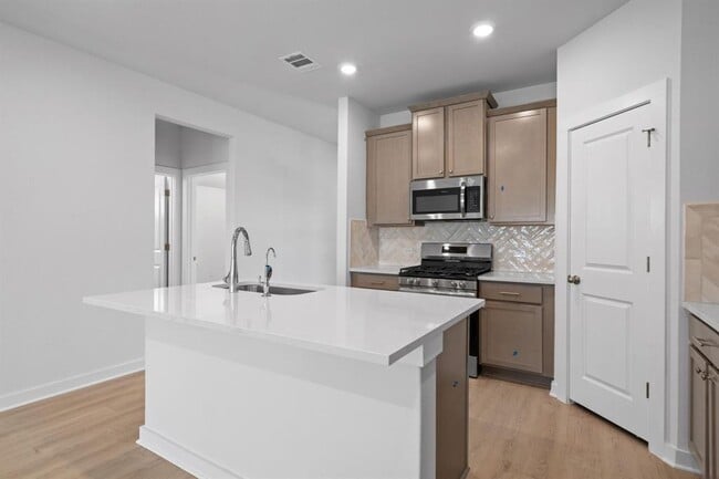 Building Photo - 212 Brandywine Rd