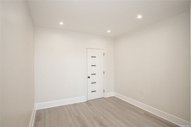 Building Photo - 67-17 Myrtle Ave