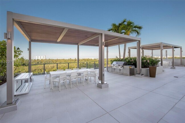 Building Photo - 2411 Laguna Cir