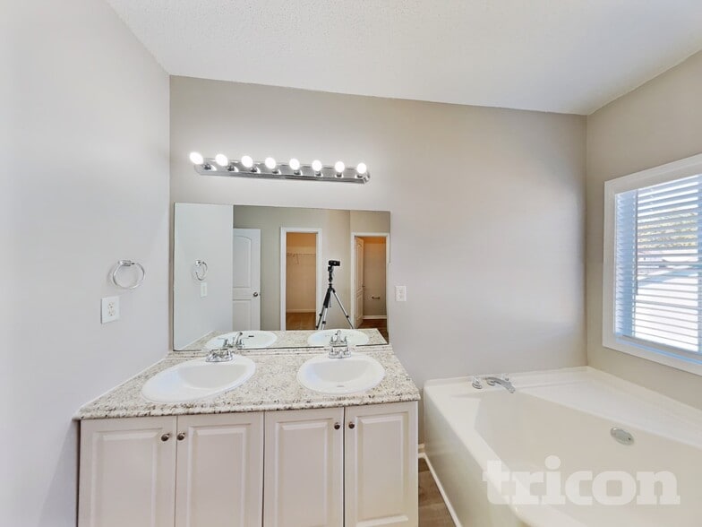 Building Photo - 10481 Sand Ct