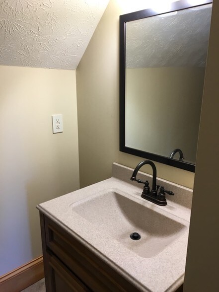 Building Photo - 622 S 11th St