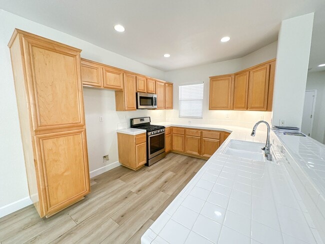 Building Photo - COMING SOON!  Sienna Ridge 3 Bedroom Home for Rent in Canyon Country!