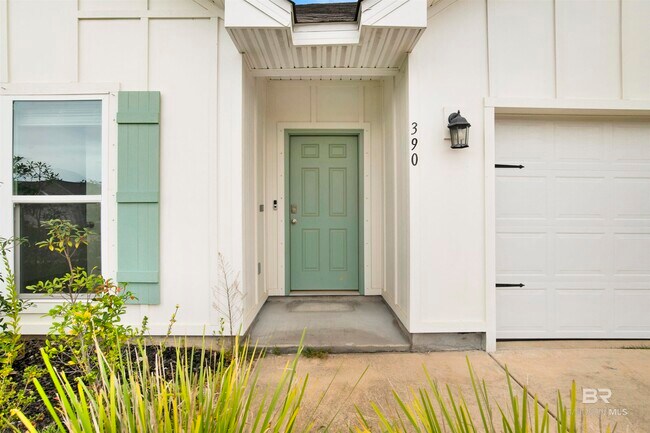 Building Photo - 390 Gemini St