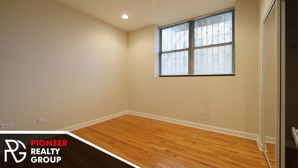 Building Photo - 4759 N Maplewood Ave