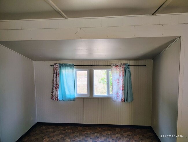 Building Photo - Quiet 2bedroom 1 bath mobile in Country