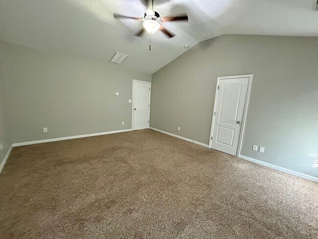 Building Photo - Three bedroom with finished basement in Hamburg!