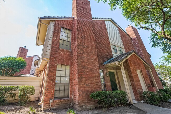 Building Photo - 2211 S Kirkwood Rd