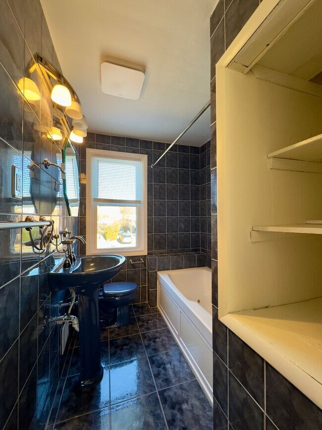 Building Photo - Charming 3 Bedroom/1 Bathroom in Woodring, MD!