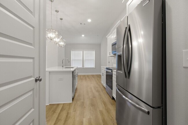 Building Photo - New 4 Bedroom in CRESTVIEW!!