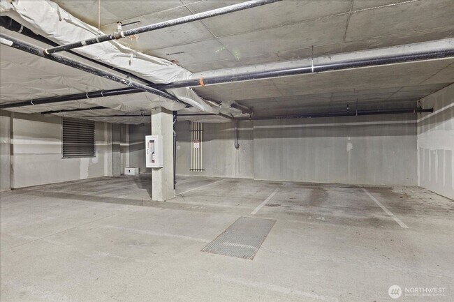 Building Photo - 4422 Woodlawn Ave N