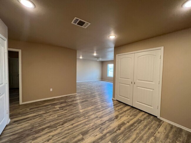 Building Photo - New Beginnings Start At AMRR: 3 BEDROOM IN NORTH LUBBOCK!