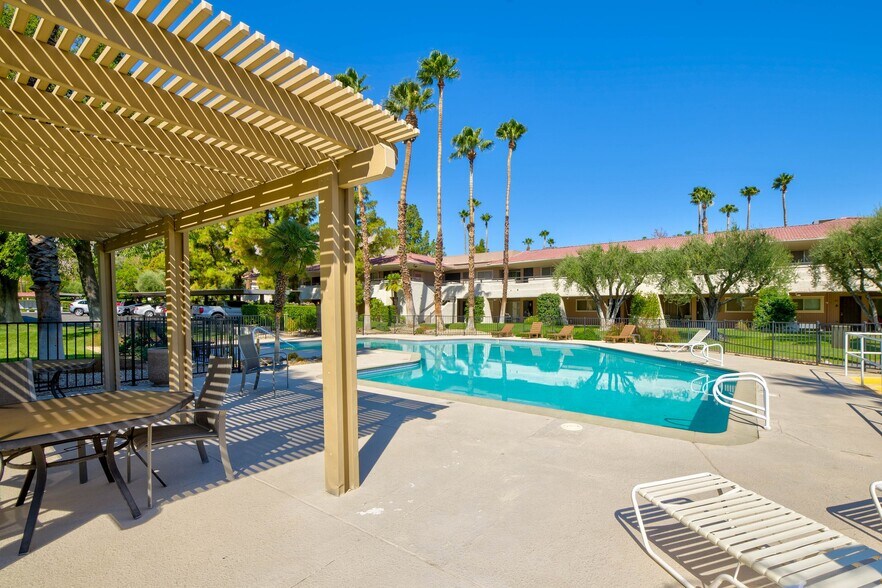 Building Photo - 510 N Villa Ct
