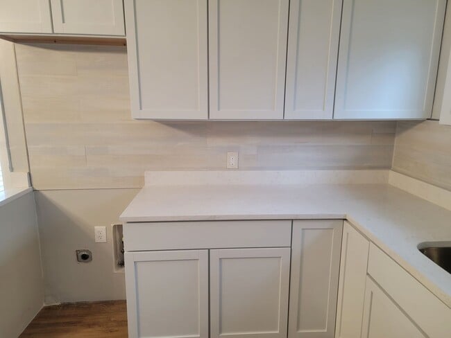 Building Photo - 1196 Thorndale Dr