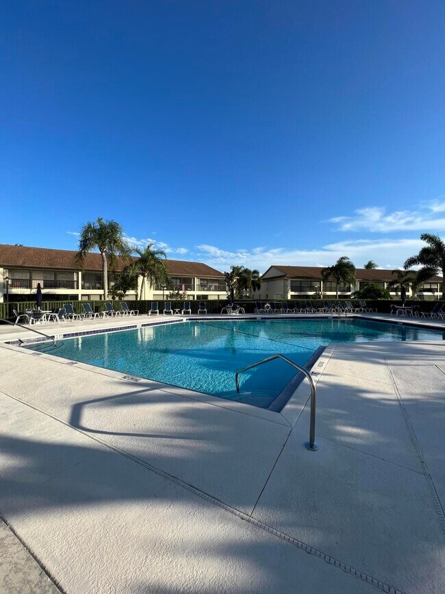 Building Photo - 1401 Pinecrest Cir